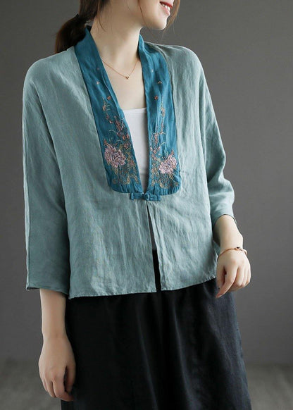 Classic Vintage Blouse with a Flattering Fit