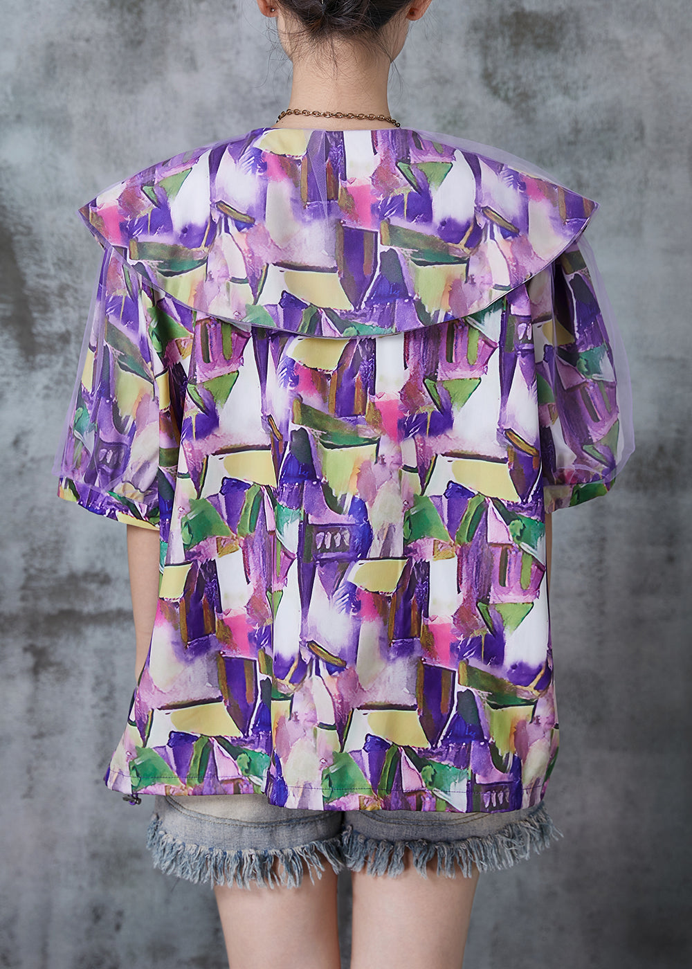 Well Tailored Blouse with a Graceful Silhouette