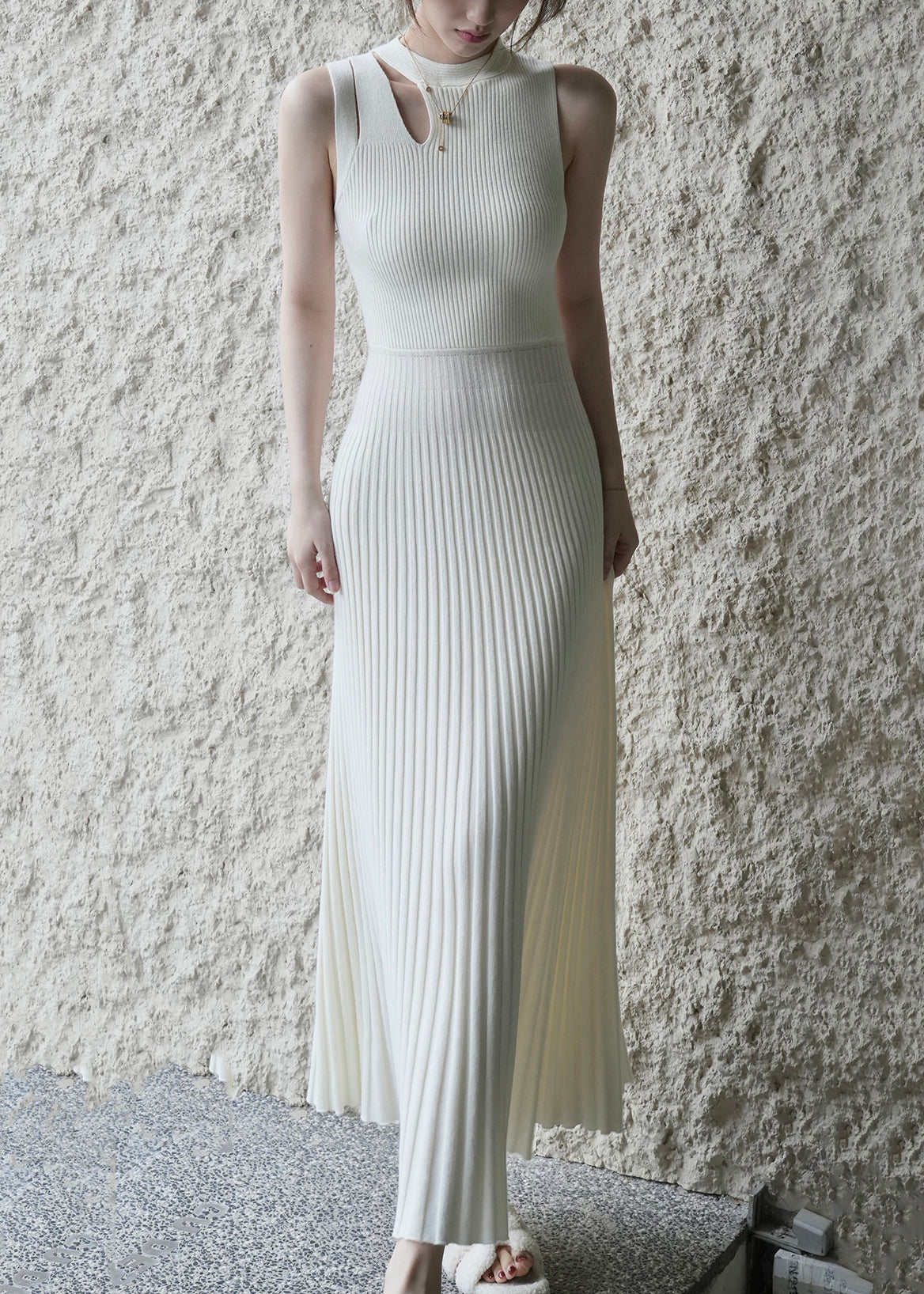 Well Tailored Dress with a Graceful Silhouette