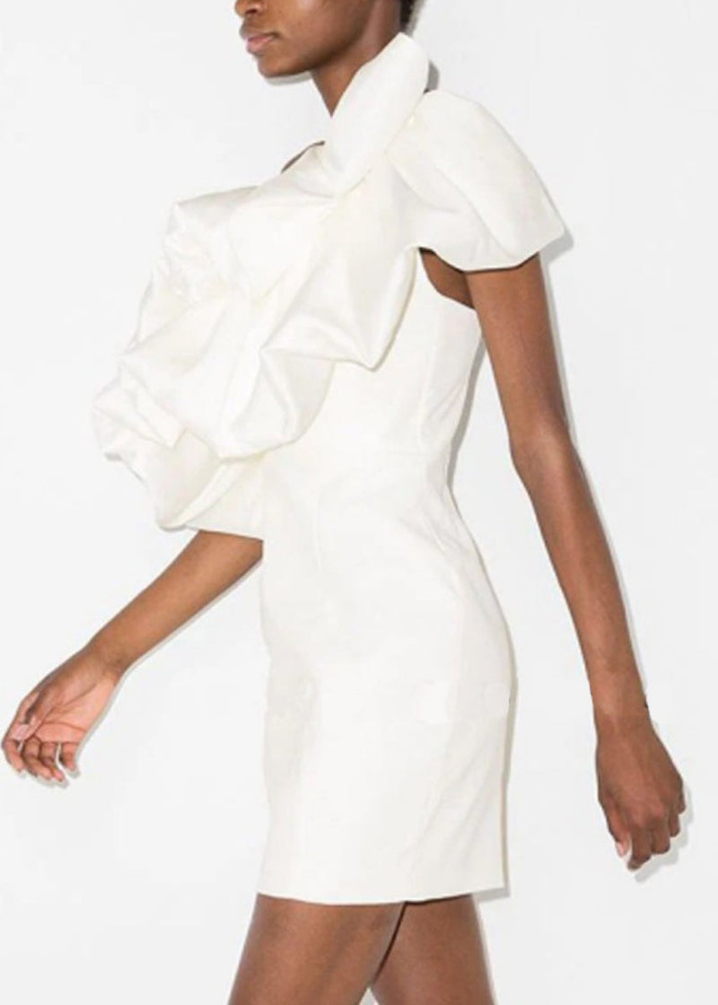 Well Tailored Dress with a Graceful Silhouette
