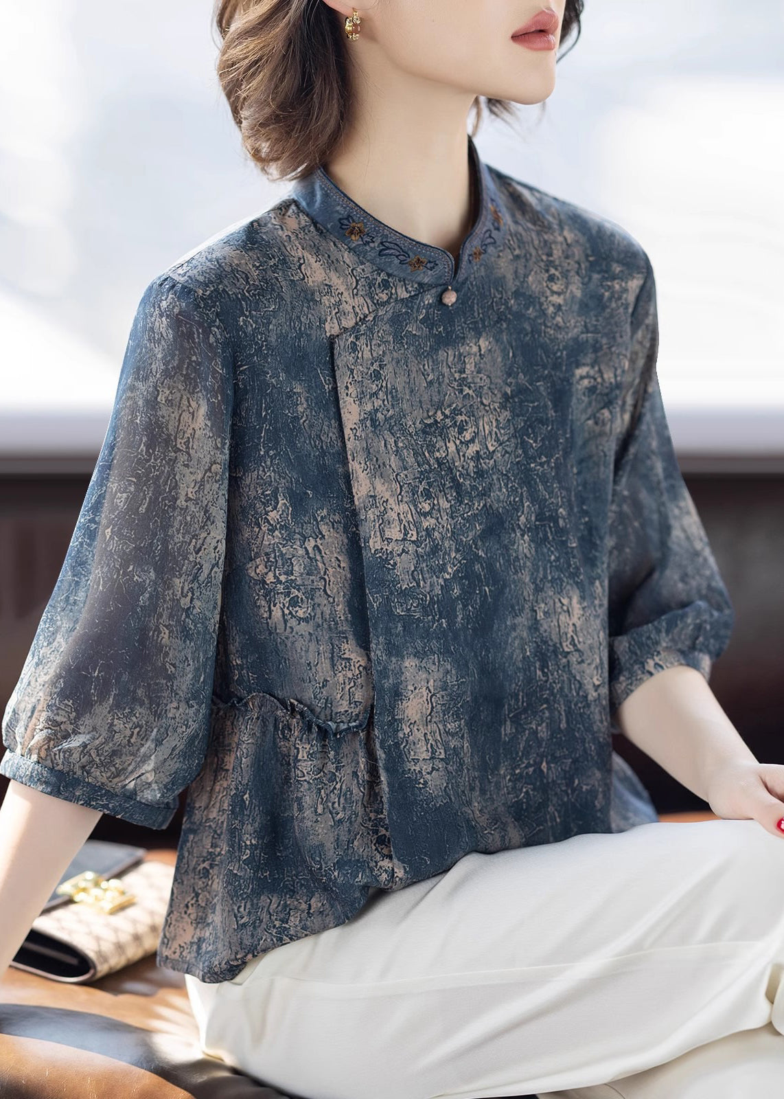 Classic Vintage Shirt with a Flattering Fit