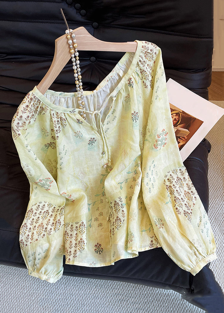 Sophisticated Blouse with a Clean Classic Look
