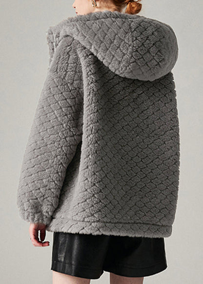 Well Tailored Coat with a Graceful Silhouette
