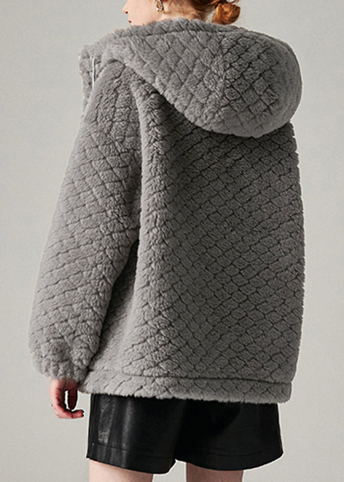 Well Tailored Coat with a Graceful Silhouette
