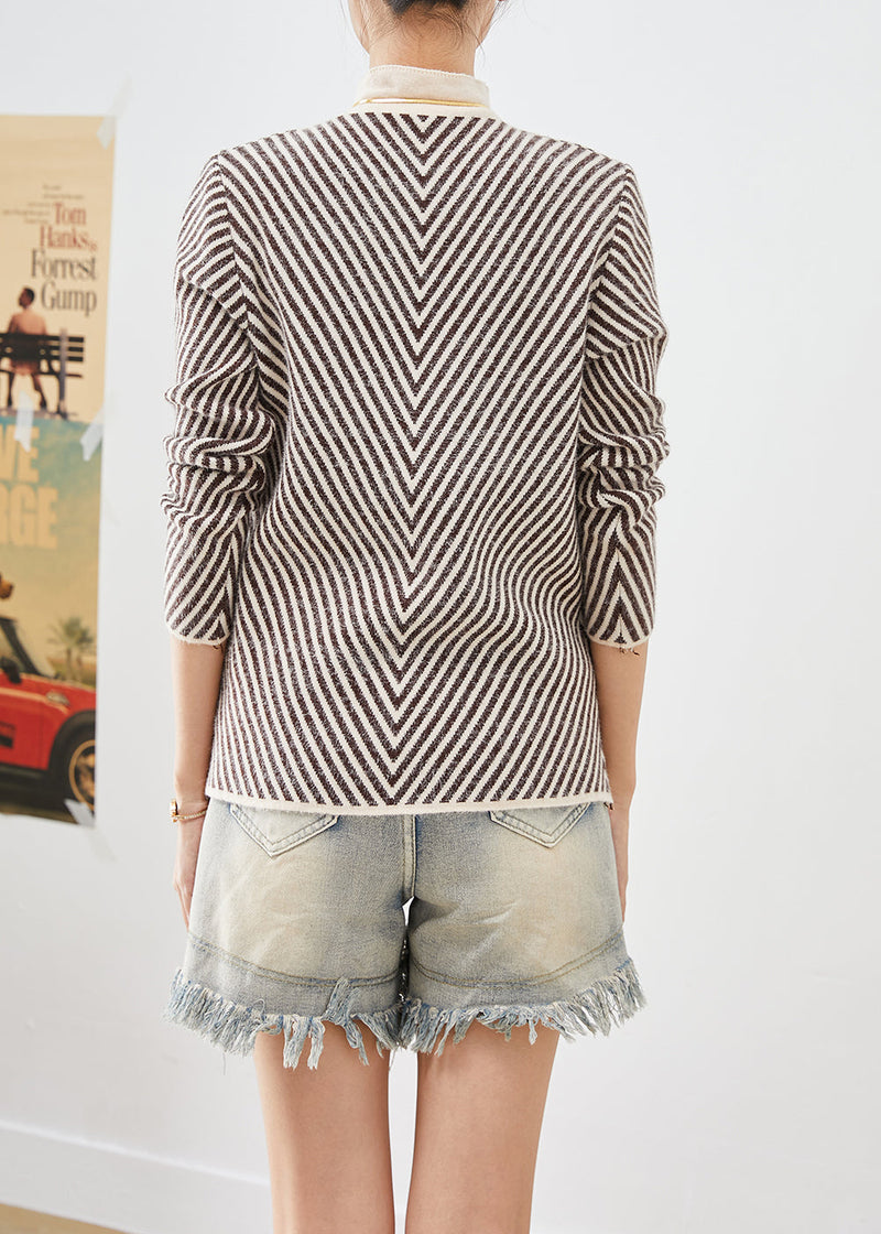 Classic Vintage Sweater with a Flattering Fit