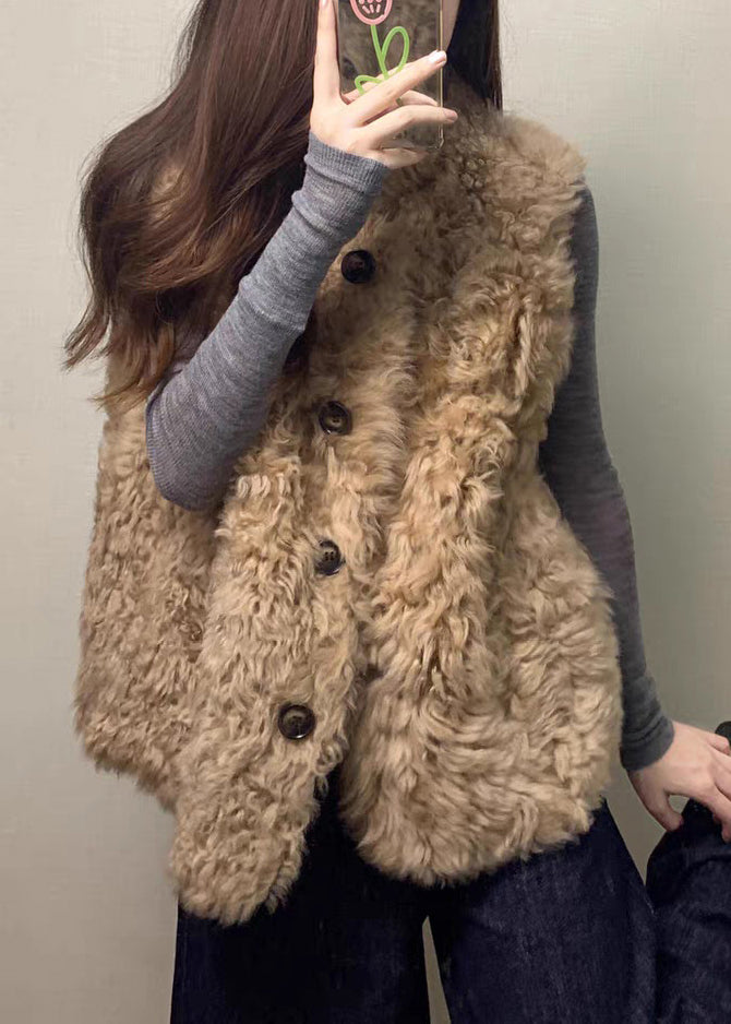 Well Tailored Coat with a Graceful Silhouette