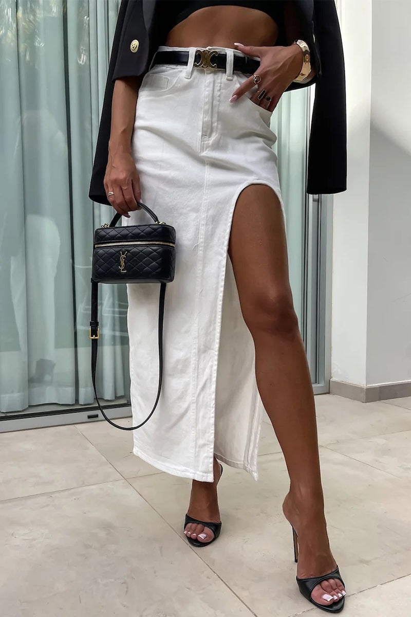 Effortlessly Elegant Garment with a Timeless Design