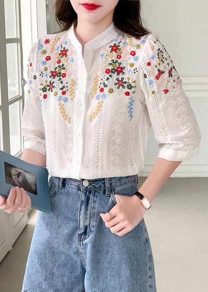 Effortlessly Elegant Blouse with a Timeless Design