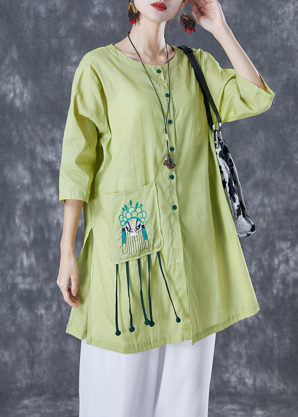 Well Tailored Top with a Graceful Silhouette
