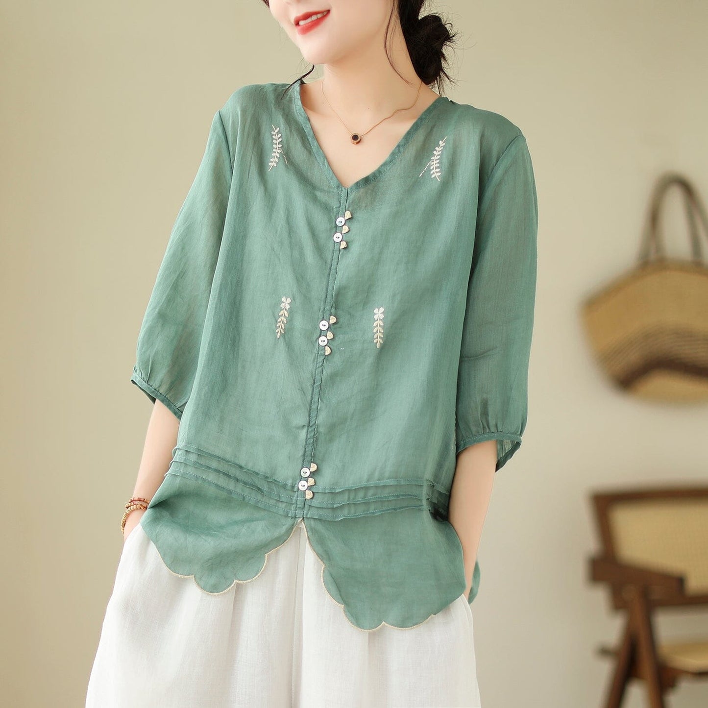 Effortlessly Elegant T-Shirt with a Timeless Design