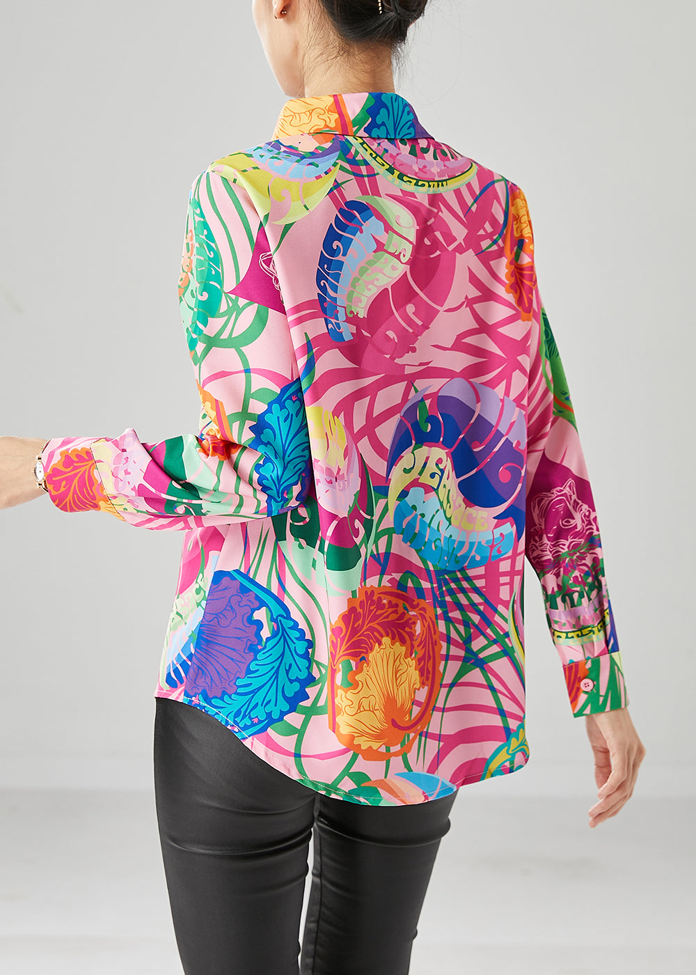 Classic Vintage Blouse with a Flattering Fit
