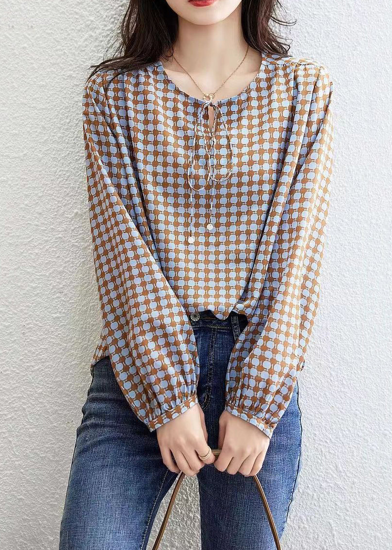 Classic Vintage Blouse with a Flattering Fit