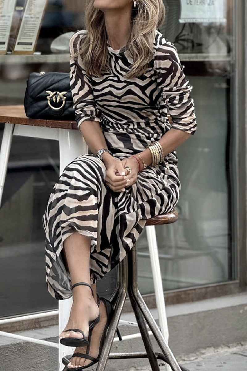 Gracefully Styled Dress for Any Occasion