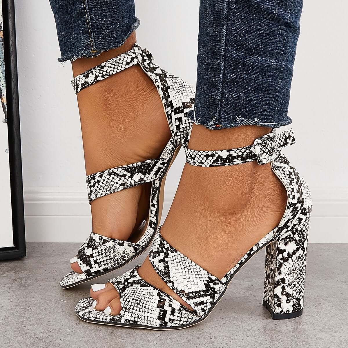 Graceful Orthopedic Sandals for Modern Look