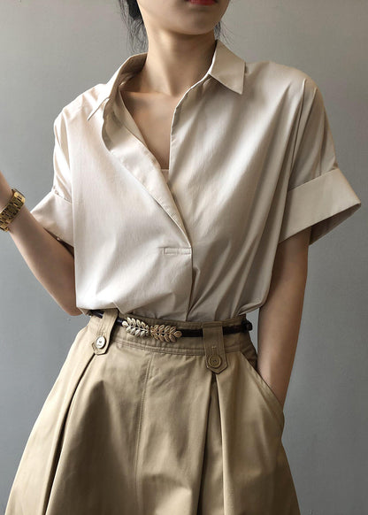 Classic Vintage Blouse with a Flattering Fit