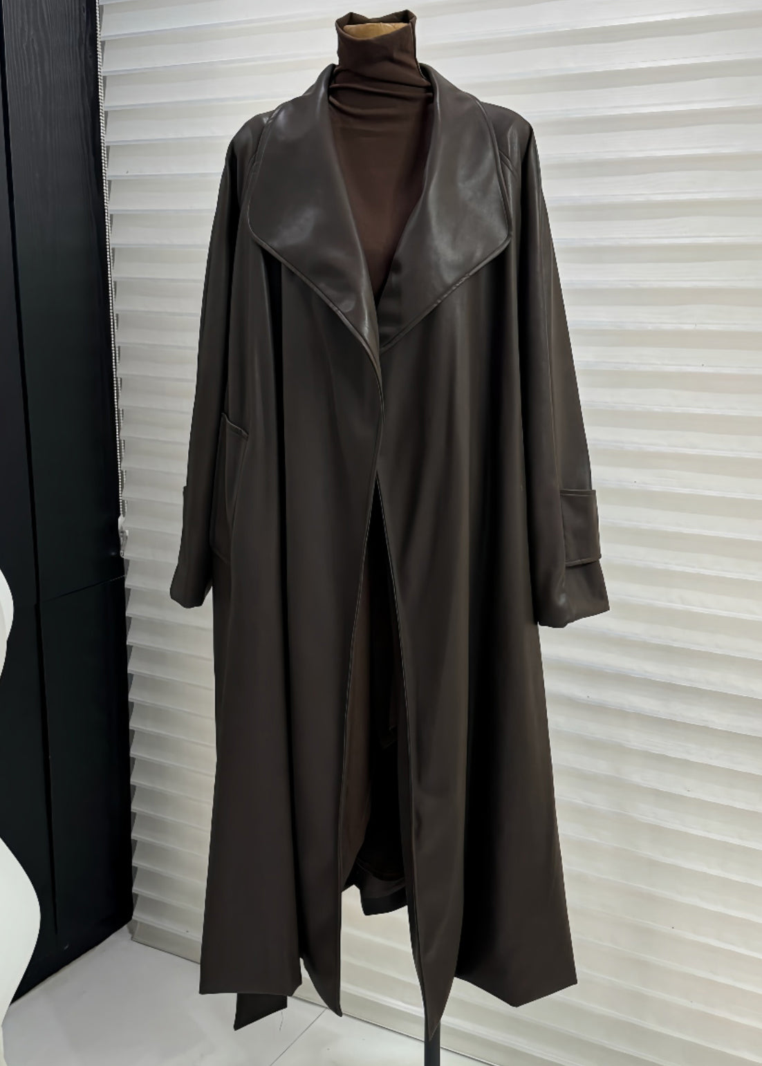 Effortlessly Elegant Coat with a Timeless Design