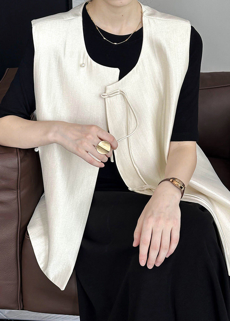 Well Tailored Coat with a Graceful Silhouette