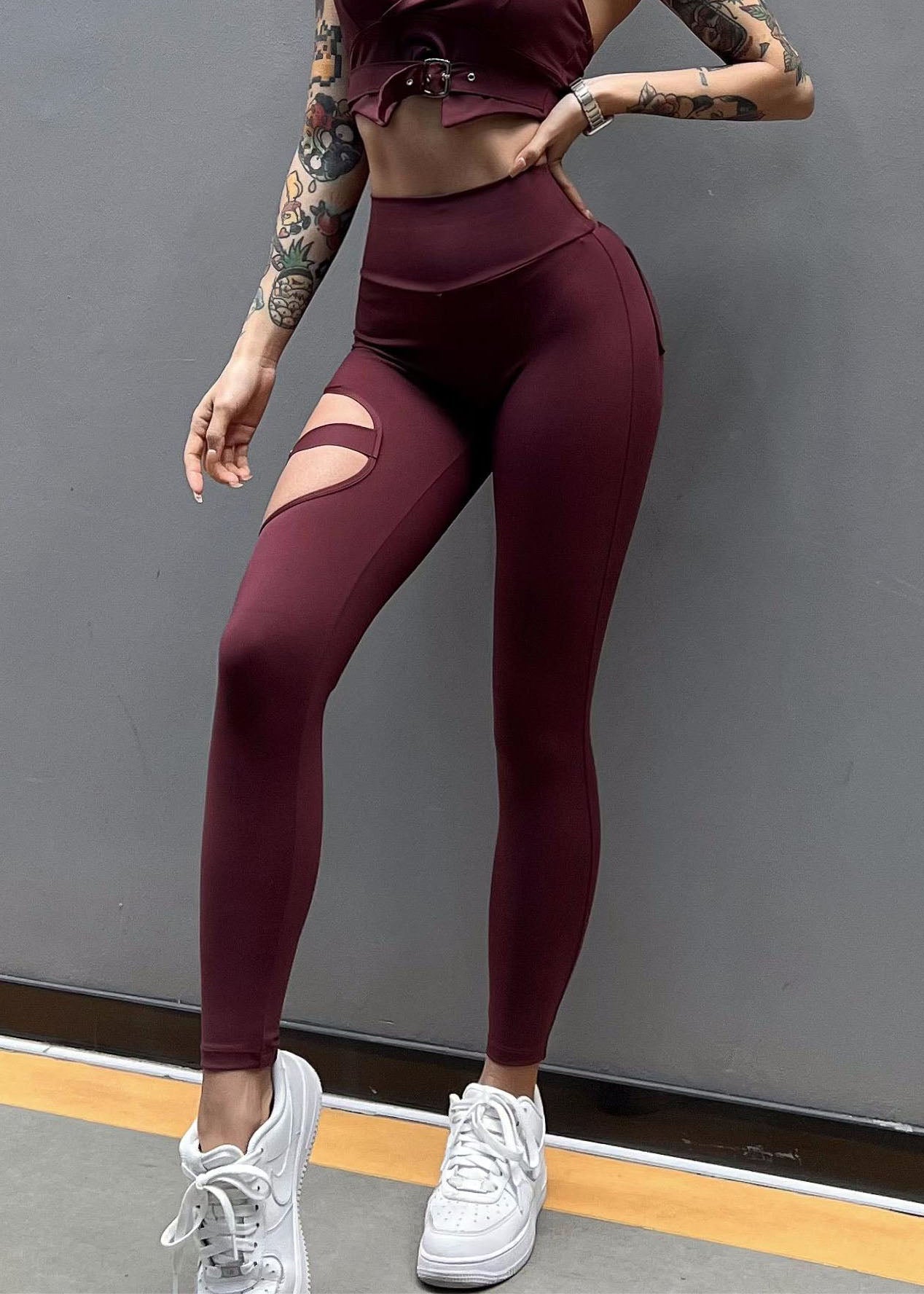 Well Tailored Pants with a Graceful Silhouette
