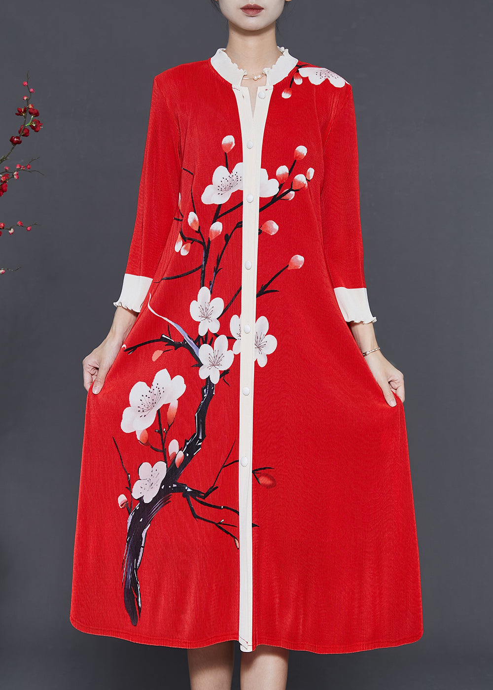 Beautifully Finished Dress in a Timeless Design