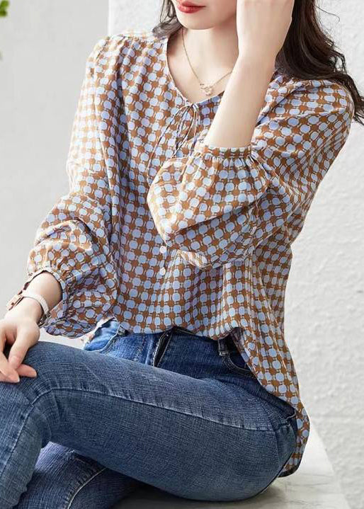 Classic Vintage Blouse with a Flattering Fit