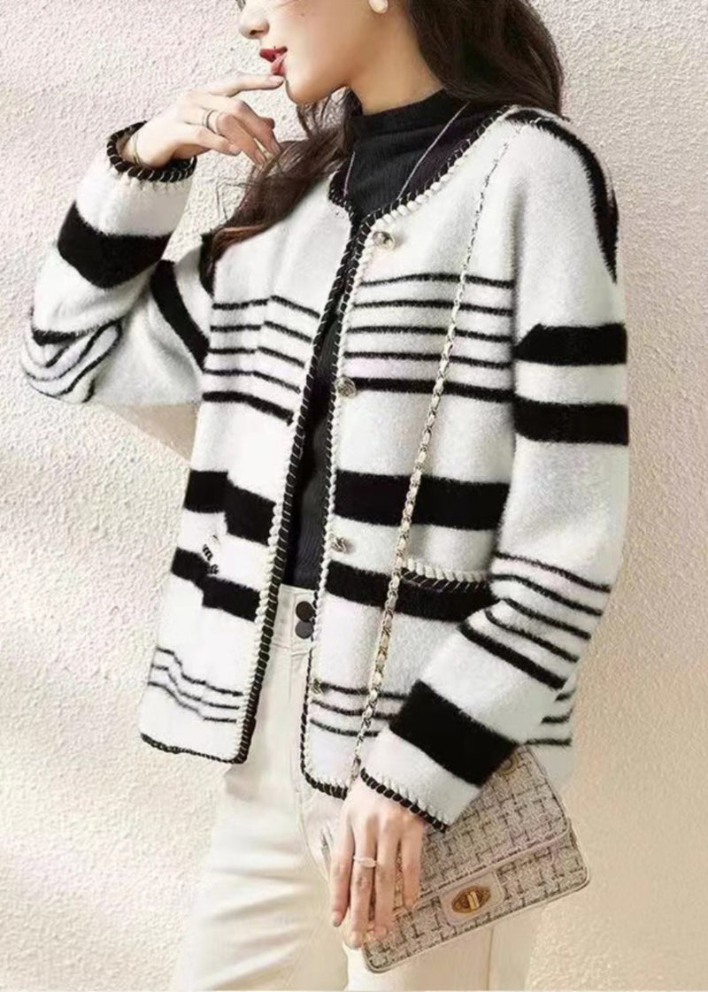 Well Tailored Coat with a Graceful Silhouette