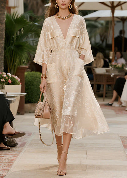Well Tailored Dress with a Graceful Silhouette