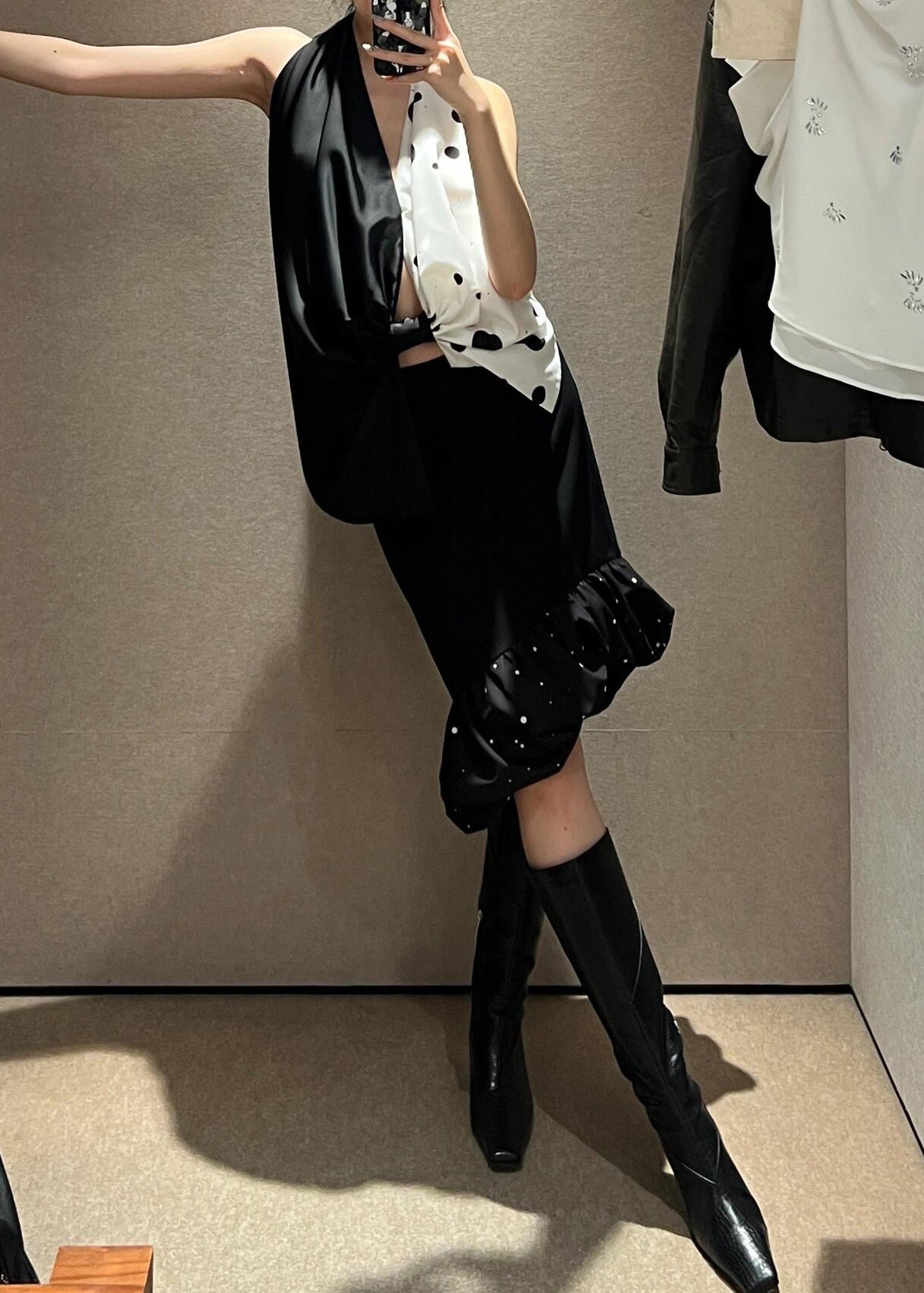 Well Tailored Top with a Graceful Silhouette