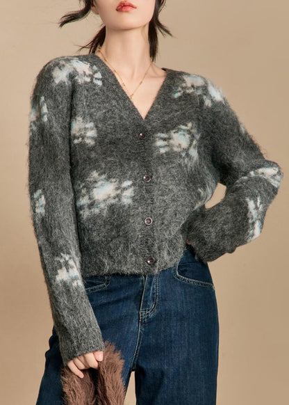 Classic Vintage Sweater with a Flattering Fit