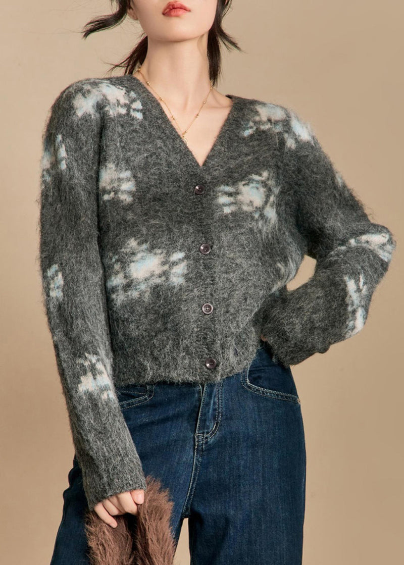 Classic Vintage Sweater with a Flattering Fit
