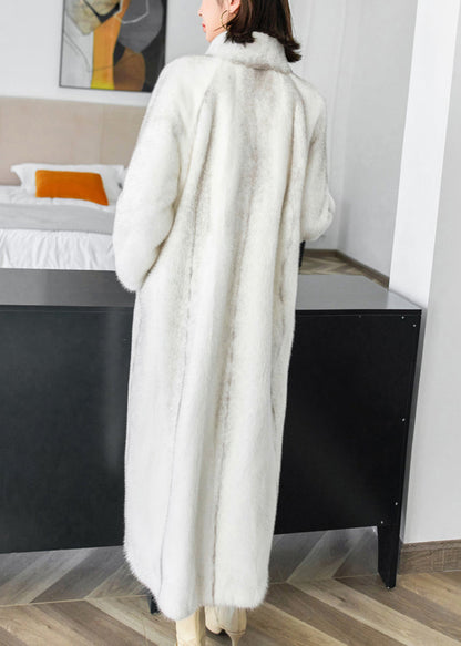 Well Tailored Coat with a Graceful Silhouette