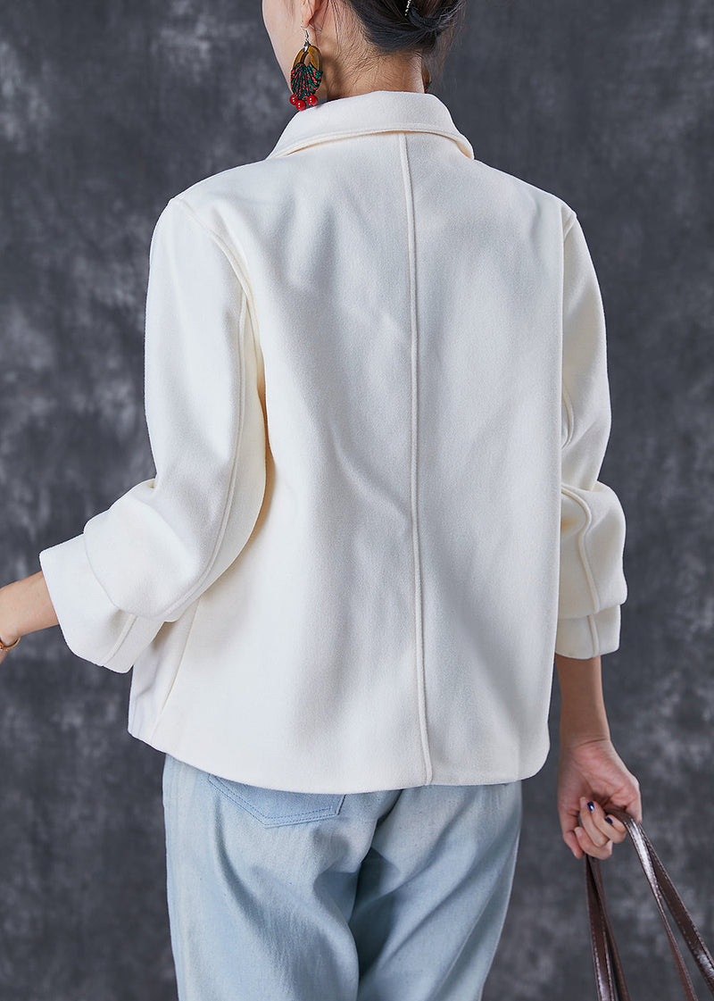 Well Tailored Coat with a Graceful Silhouette