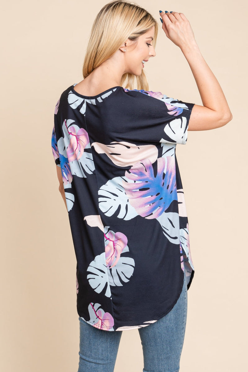 Effortlessly Elegant T-Shirt with a Timeless Design
