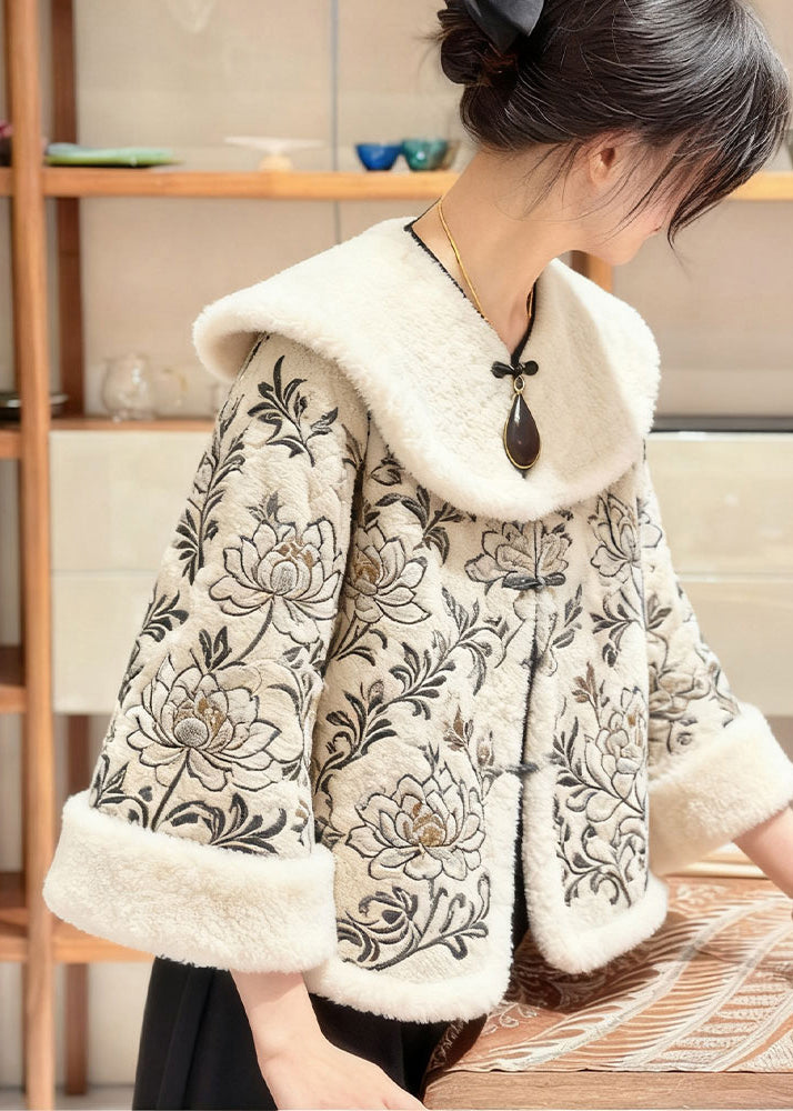 Well Tailored Coat with a Graceful Silhouette