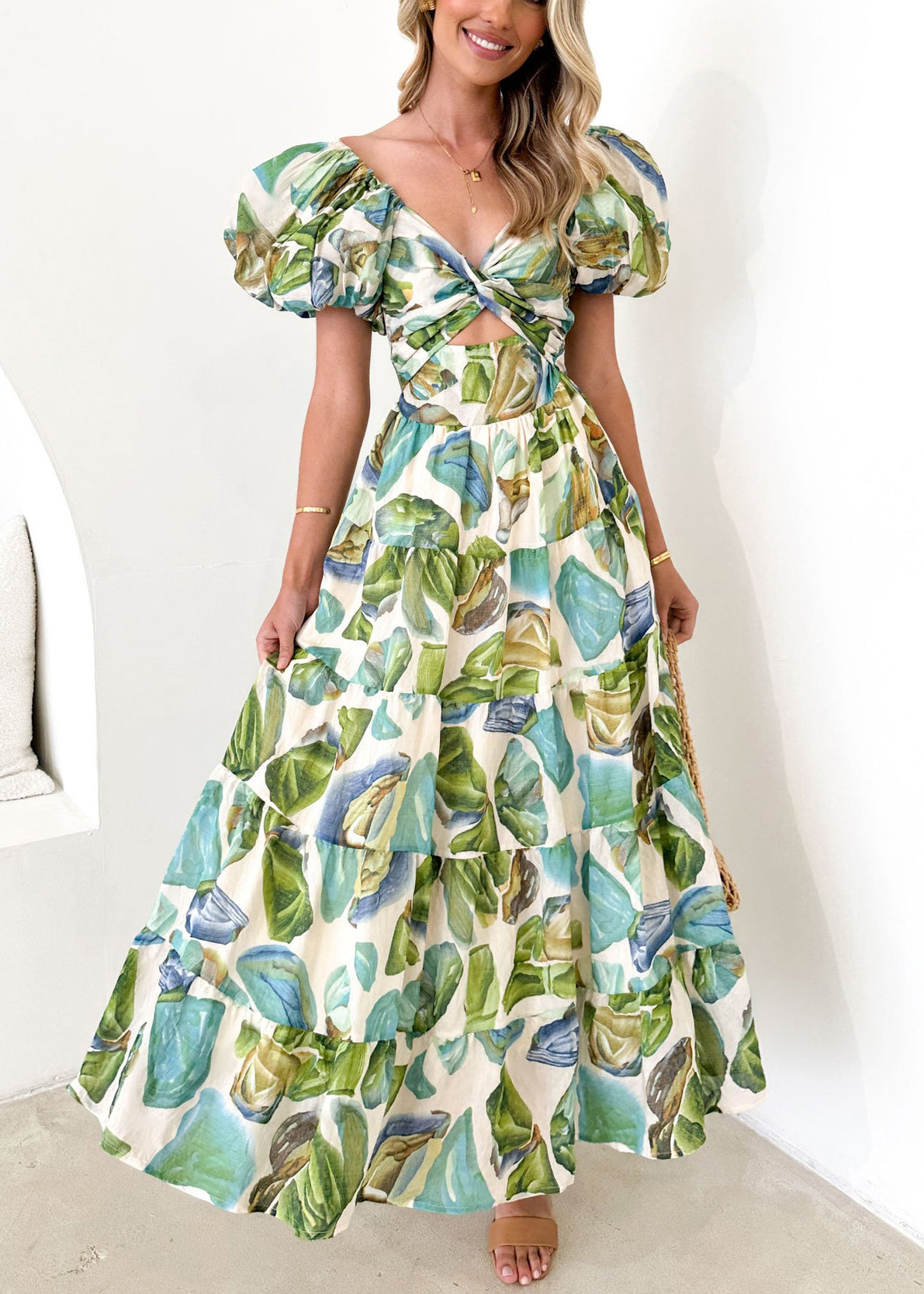 Well Tailored Dress with a Graceful Silhouette
