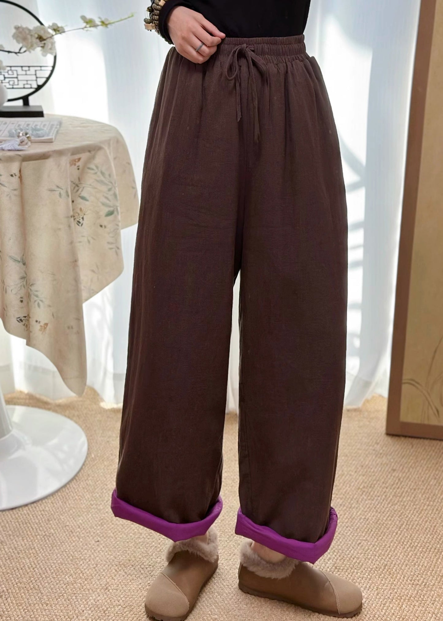 Effortlessly Elegant Pants with a Timeless Design