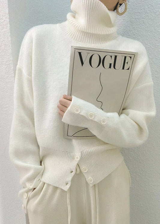 Well Tailored Sweater with a Graceful Silhouette