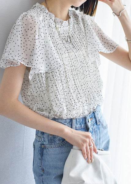 Well Tailored Top with a Graceful Silhouette
