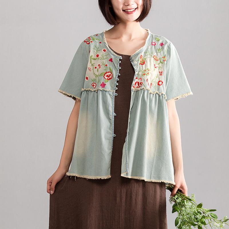 Effortlessly Elegant Blouse with a Timeless Design
