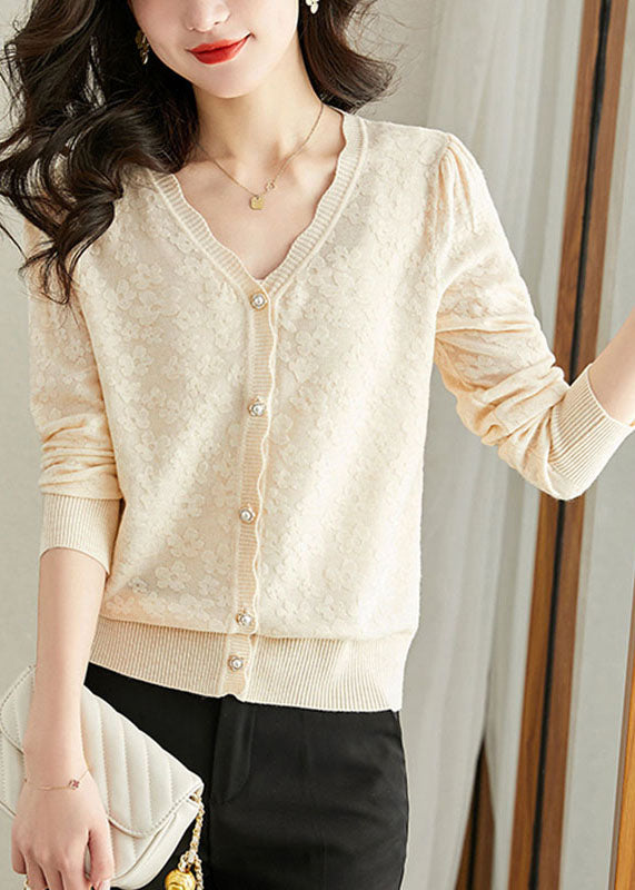 Well Tailored Cardigan with a Graceful Silhouette