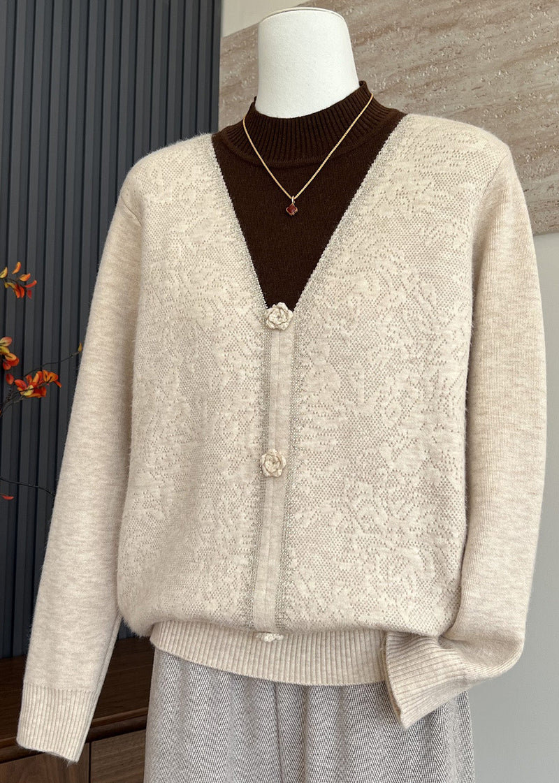Effortlessly Elegant Top with a Timeless Design