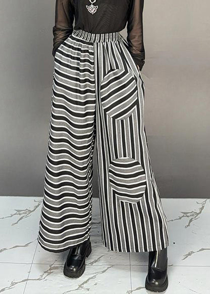 Effortlessly Elegant Pants with a Timeless Design