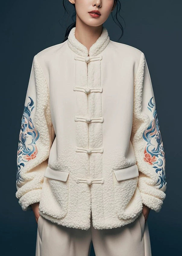 Well Tailored Coat with a Graceful Silhouette