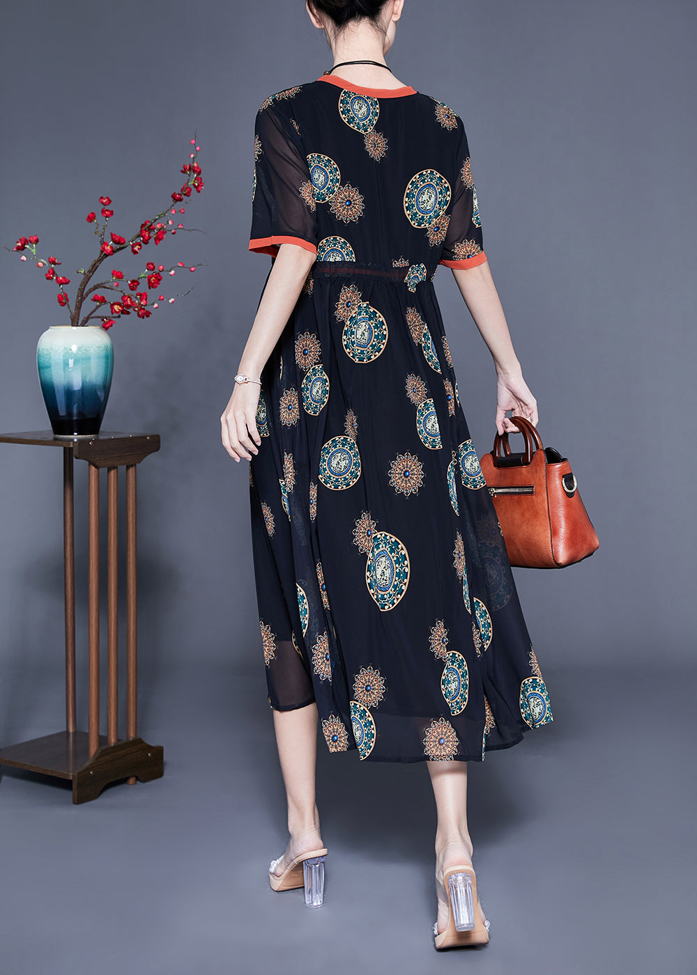 Well Tailored Dress with a Graceful Silhouette