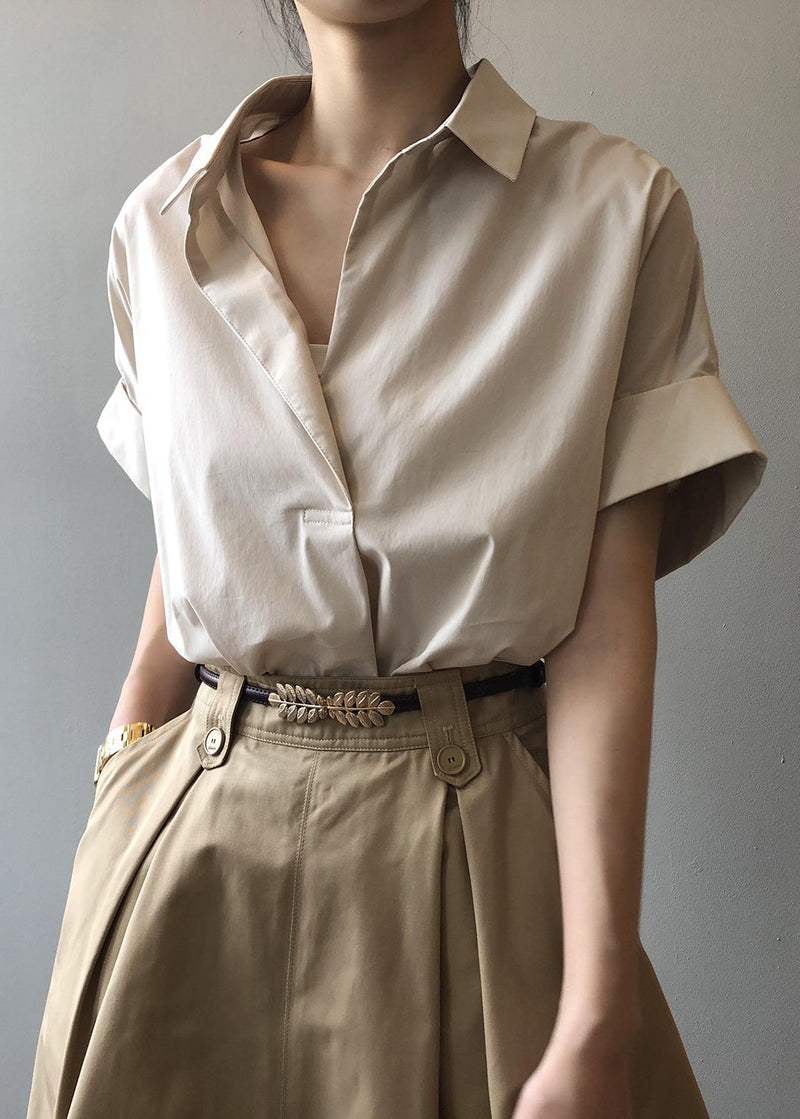 Classic Vintage Blouse with a Flattering Fit