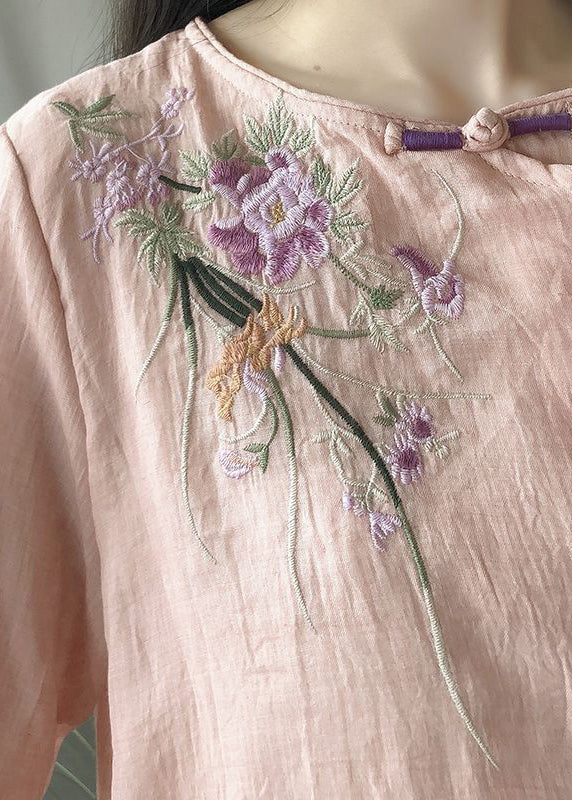 Well Tailored Blouse with a Graceful Silhouette