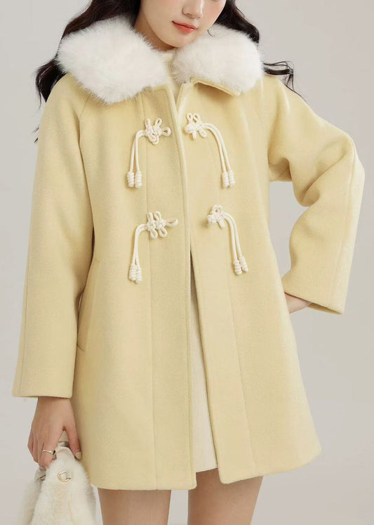 Well Tailored Coat with a Graceful Silhouette