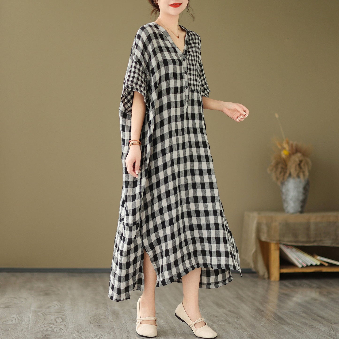 Beautifully Finished Dress in a Timeless Design