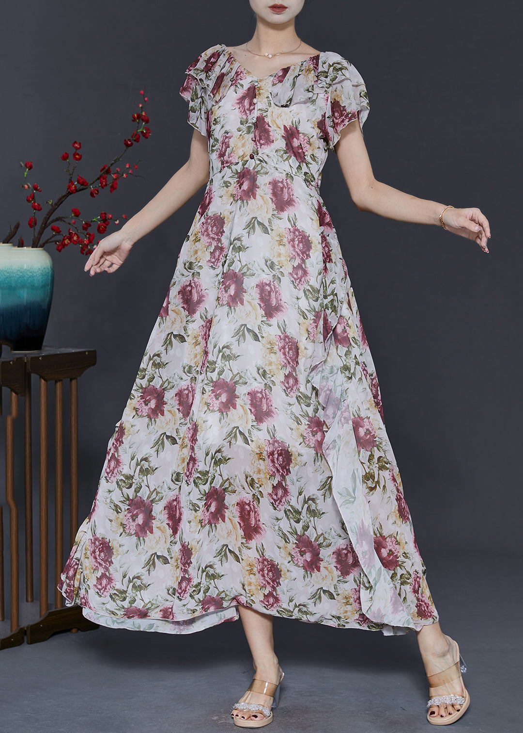 Well Tailored Dress with a Graceful Silhouette