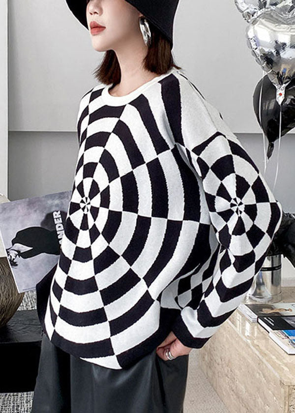 Well Tailored Sweater with a Graceful Silhouette