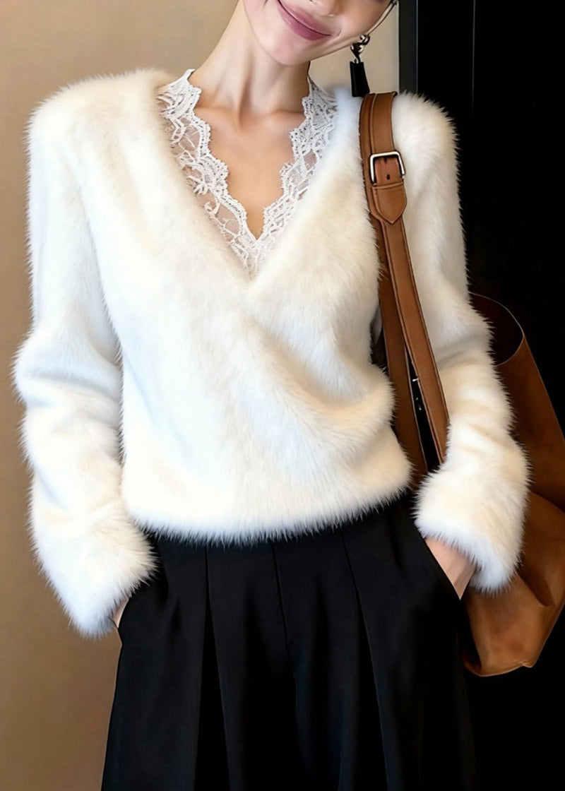 Well Tailored Sweater with a Graceful Silhouette